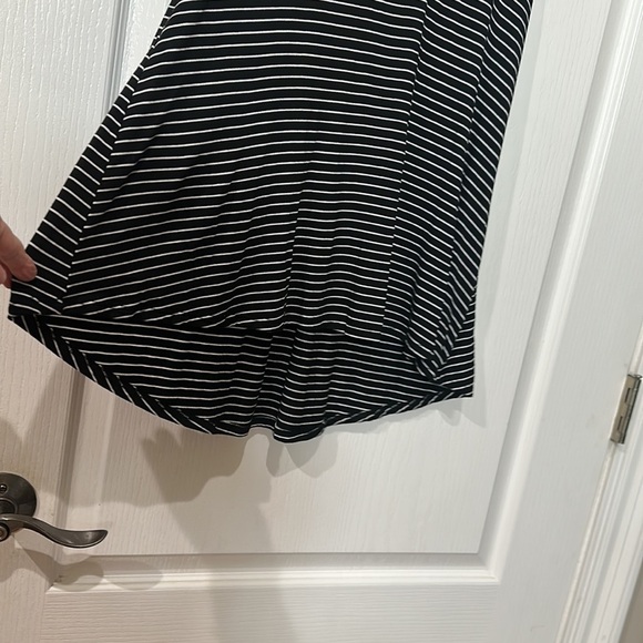 W5 sz S black, and white striped Hilow hem sleeveless top - Picture 4 of 6